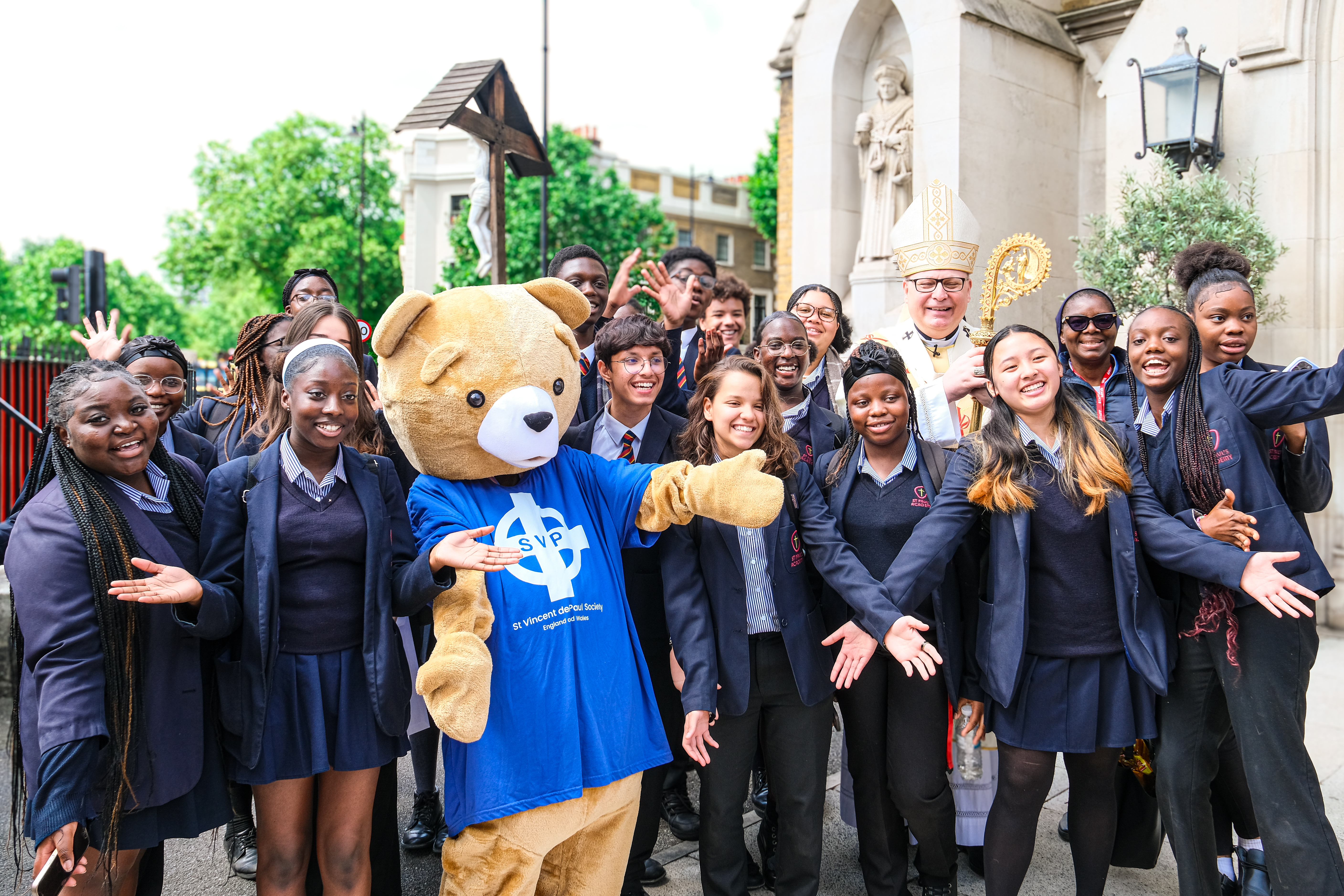 Students with Vinnie Bear